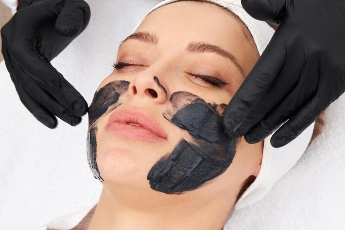 Hollywood Carbon Peel