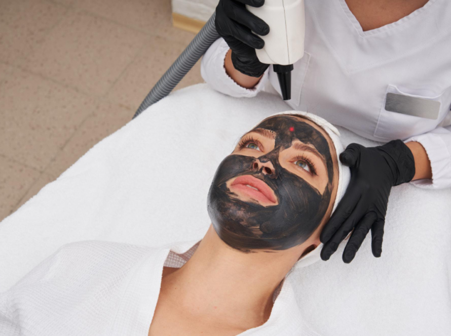 Hollywood Carbon Peel