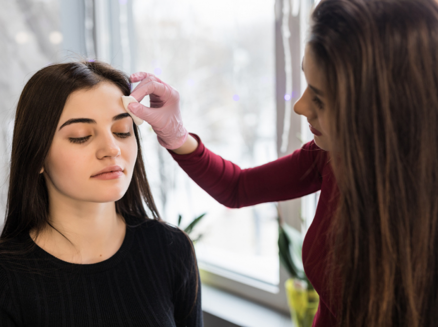 Dandruff Treatment in Delhi | Iksana Wellness Clinic