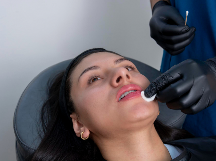 Dark Lips Lightening