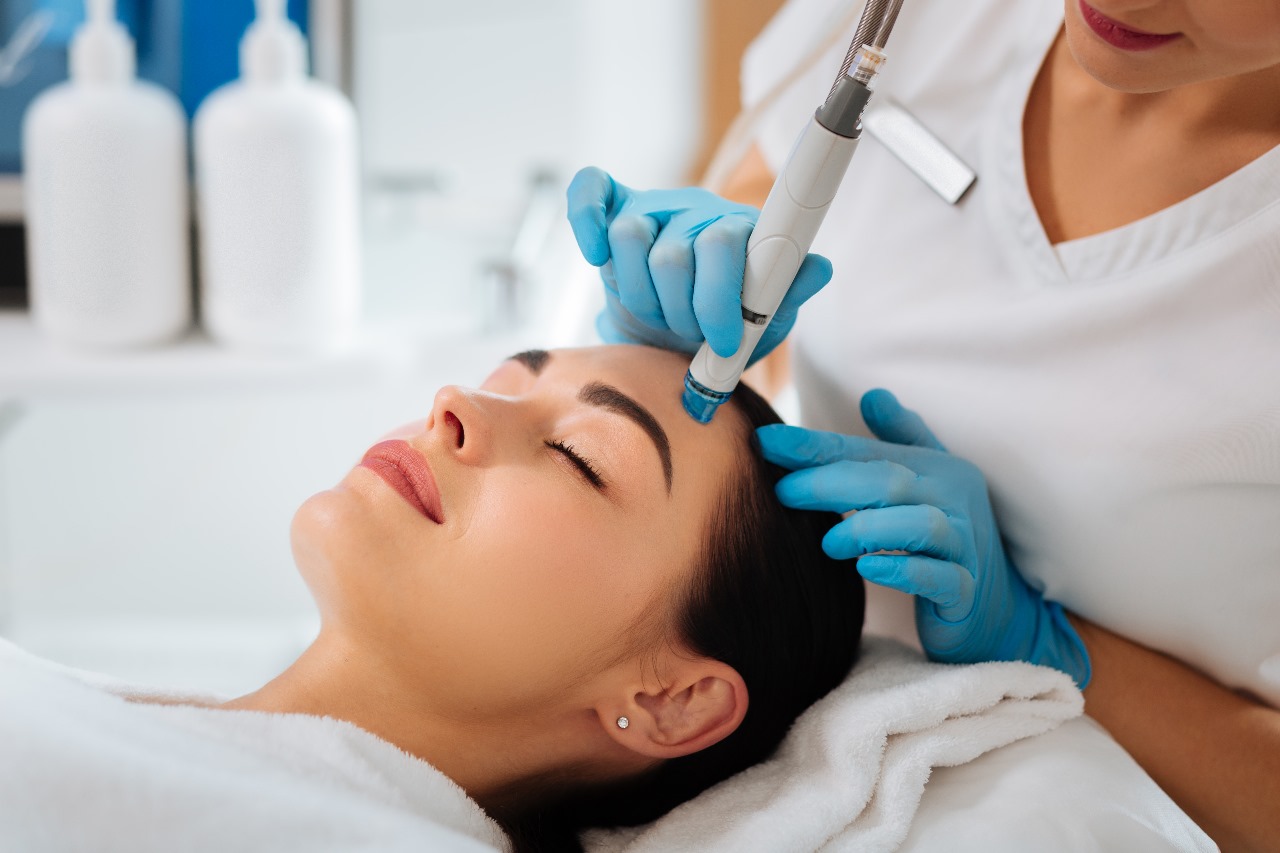 Hydrafacial vs Chemical Peel